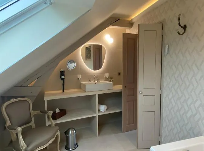 Alojamento de Acomodação e Pequeno-almoço La Petite Lucie 3*